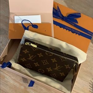 ❌SOLD ❌Louis Vuitton Toiletry 15